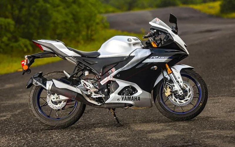 Yamaha R15 V4