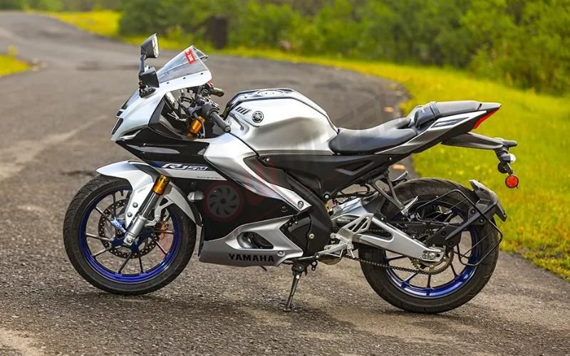 Yamaha R15 V4