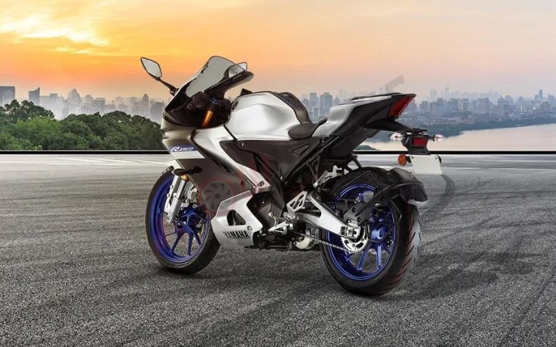 Yamaha R15 V4