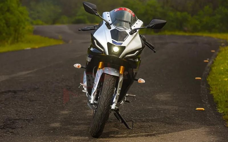 Yamaha R15 V4